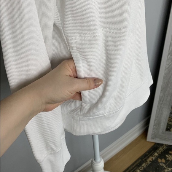 Lauren Ralph Lauren • Women’s White Henley Polo w/ Gold Buttons - Picture 6 of 9